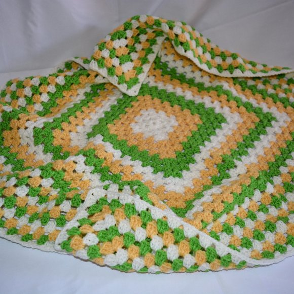 Crochet White, Green, and Cornmeal Baby Blanket/New - Picture 1 of 4